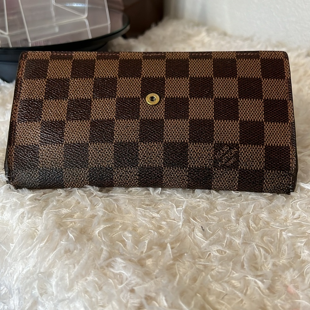 Louis Vuitton Damier Ebene International Wallet - Picture 9 of 17